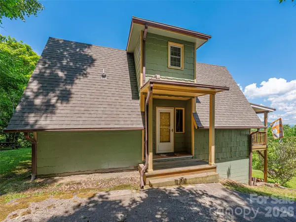 649 Acres View DR, Waynesville, NC 28786