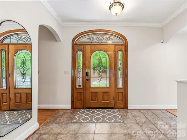 115 Flameleaf LN, Laurel Park, NC 28739