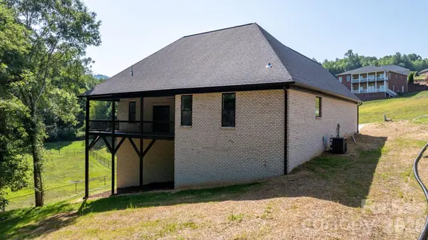 730 Chatsworth CIR SE, Lenoir, NC 28645