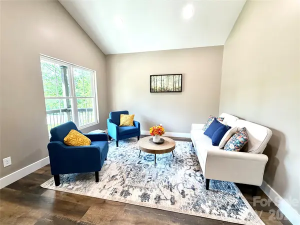 128 Arrowood LN, Harmony, NC 28634