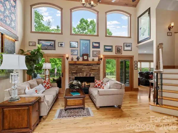 750 Barebridge DR, Burnsville, NC 28714