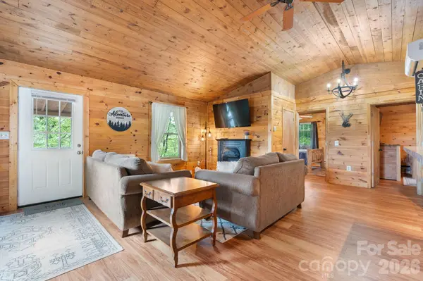 7042 Martin LN, Morganton, NC 28655