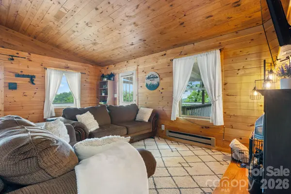 7042 Martin LN, Morganton, NC 28655