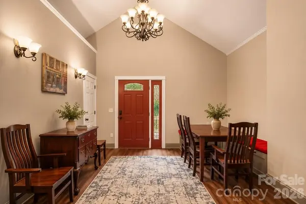 60 Hawks Pointe LN, Weaverville, NC 28787