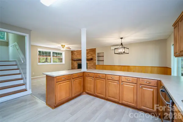145 Jeter Mountain RD, Hendersonville, NC 28739