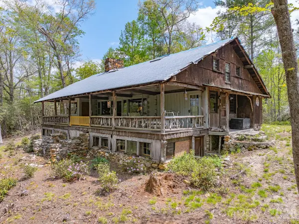 1971 Swiss Pine Lake DR, Spruce Pine, NC 28777