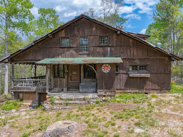1971 Swiss Pine Lake DR, Spruce Pine, NC 28777