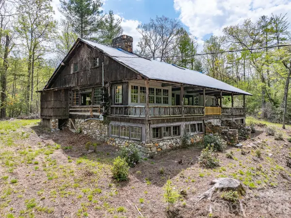 1971 Swiss Pine Lake DR, Spruce Pine, NC 28777