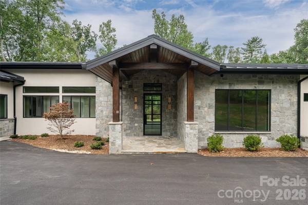 33 Busbee RD, Asheville, NC 28803
