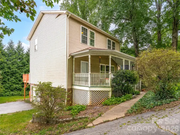 17 Captains DR, Candler, NC 28715