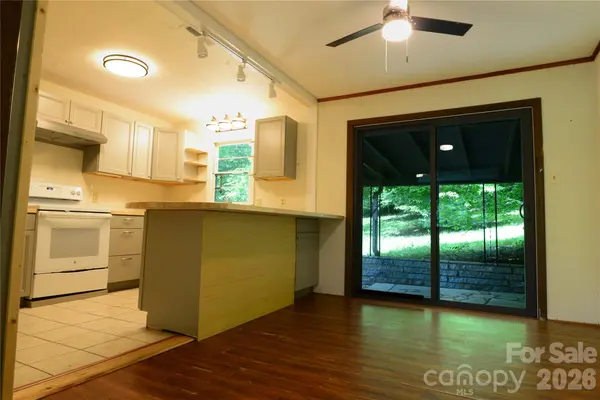 24 Sarabec Hill RD, Black Mountain, NC 28711