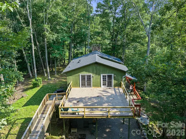 820 Wild Rose LN, Burnsville, NC 28714