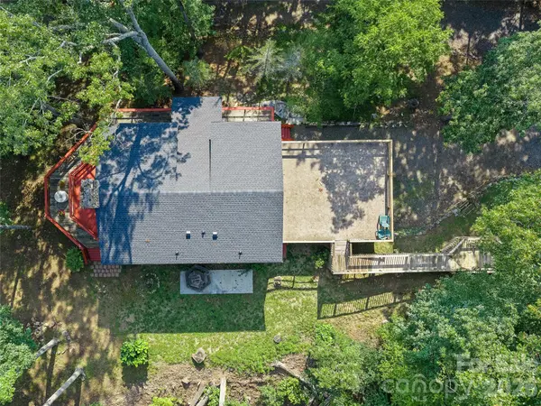 820 Wild Rose LN, Burnsville, NC 28714