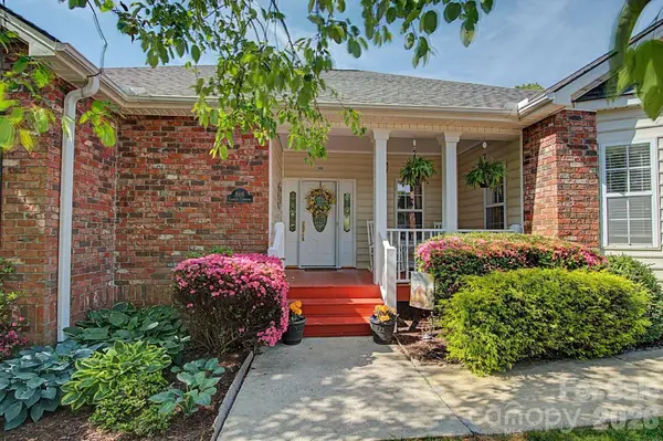 606 Carriage Commons DR, Hendersonville, NC 28791