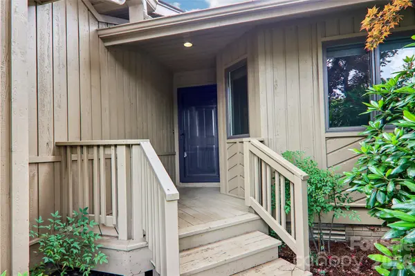 405 Wild Oak LN, Hendersonville, NC 28791