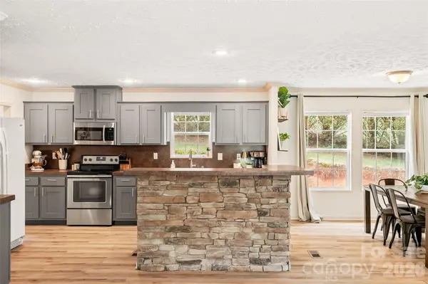 11 Misty LN, Candler, NC 28715