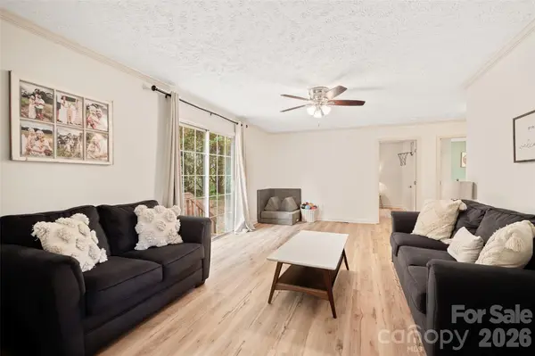 11 Misty LN, Candler, NC 28715