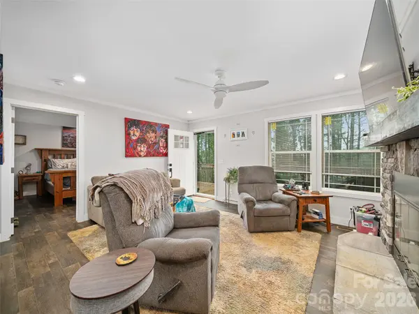 86 Jarrett DR, Bakersville, NC 28705