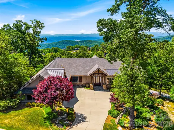 236 Summerset DR, Hendersonville, NC 28792