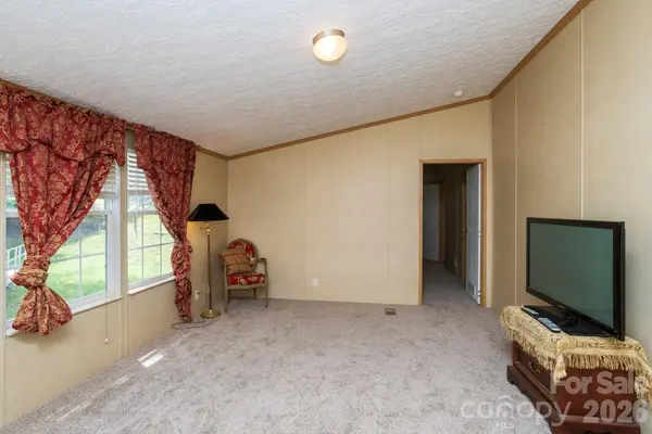 22 Hazelwood RD, Asheville, NC 28806