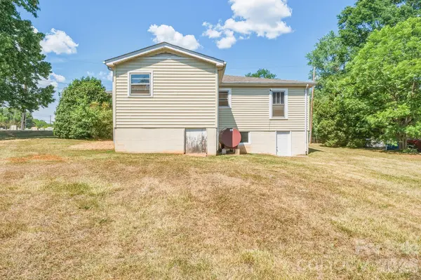 2308 11th AVE NE, Hickory, NC 28601