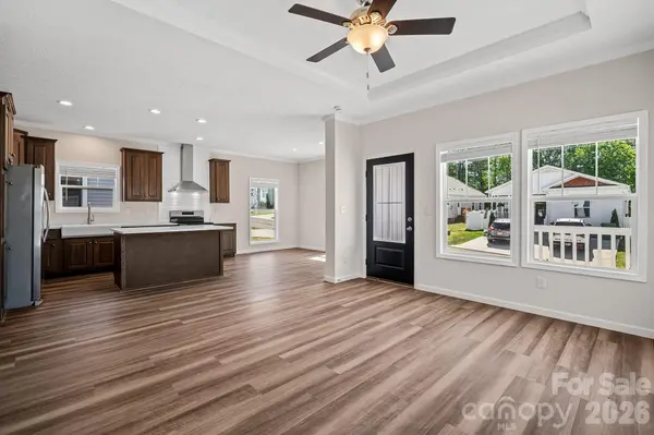 125 Bellamy RD, Asheville, NC 28806