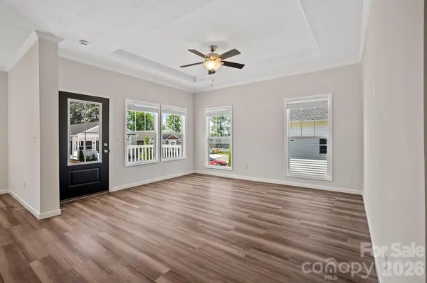 125 Bellamy RD, Asheville, NC 28806