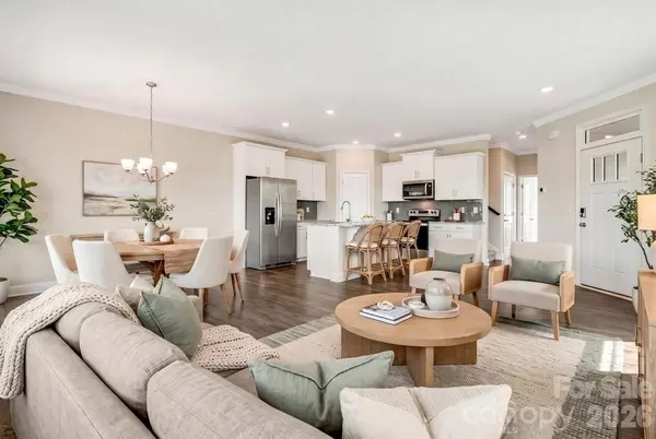 124 Creekview RD, Hendersonville, NC 28791