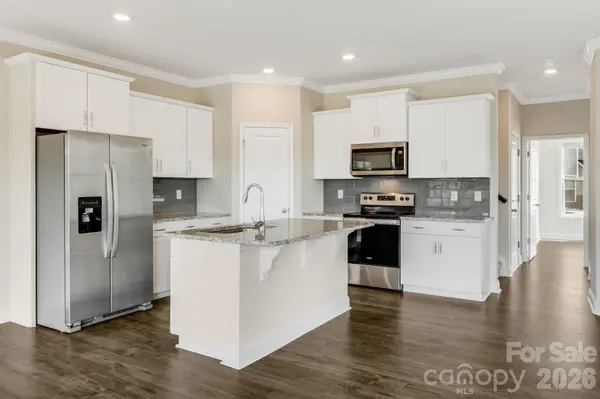 124 Creekview RD, Hendersonville, NC 28791
