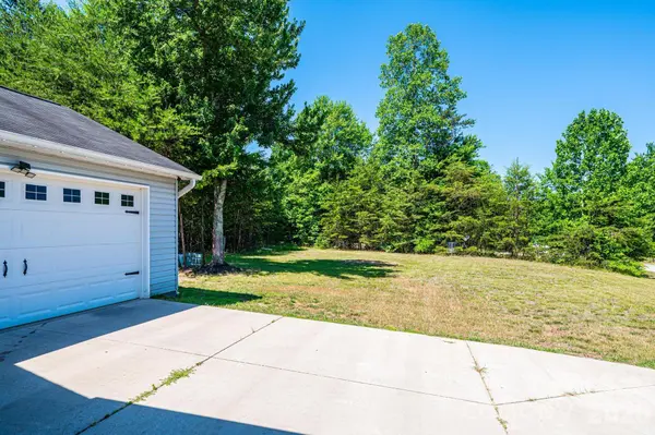 205 Winding Cedar DR, Statesville, NC 28677