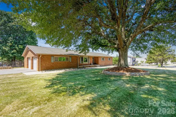 226 28th Avenue PL NE, Hickory, NC 28601