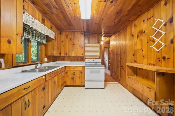 65 Gurney Franklin RD, Newland, NC 28657