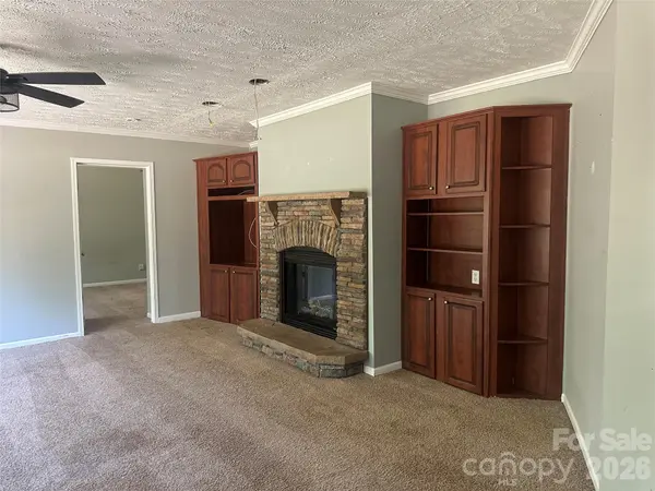 2410 Annwood CT, Newton, NC 28658