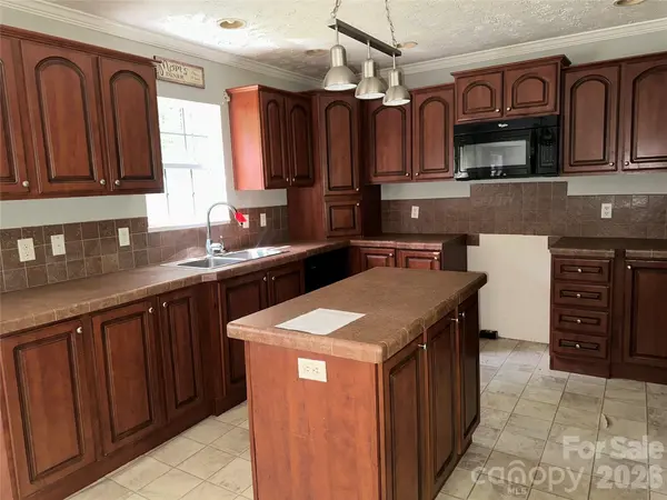 2410 Annwood CT, Newton, NC 28658