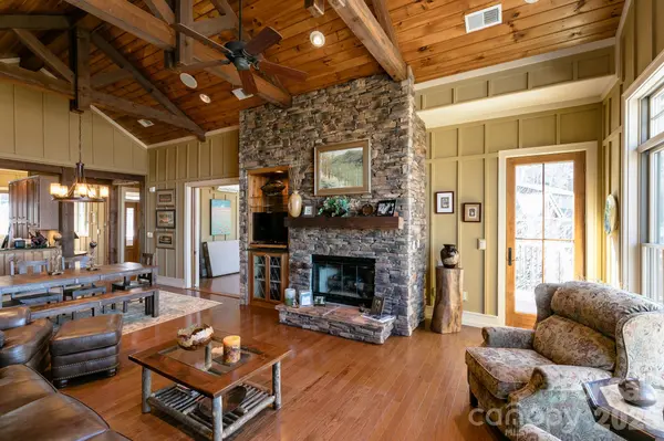 47 Creekside WAY #H301, Burnsville, NC 28714
