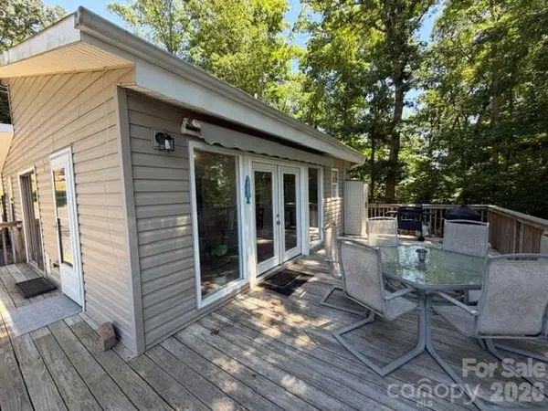 240 Skyline DR, New London, NC 28127