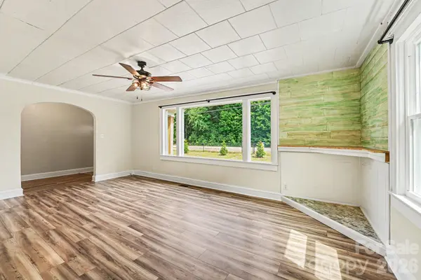 3230 12th AVE SE, Hickory, NC 28602