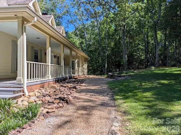 675 Fox Run LN, Tryon, NC 28782