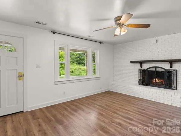 205 Old Fort RD, Fairview, NC 28730