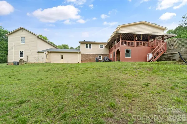 229 Oakridge RD, Stanley, NC 28164
