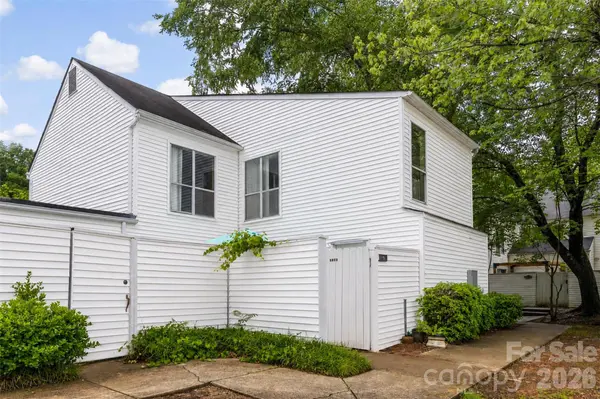 7130 Stonington LN, Charlotte, NC 28227