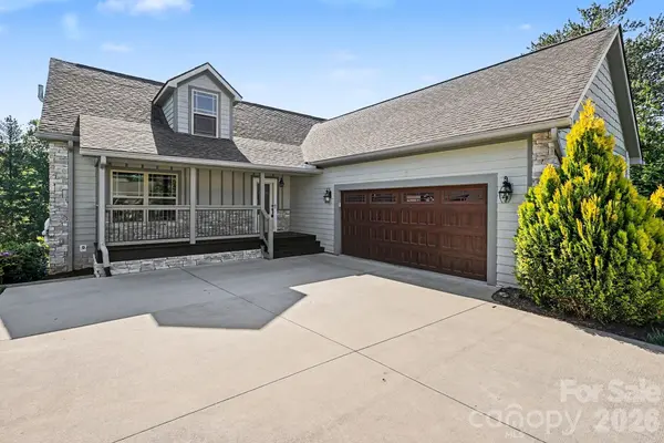 168 Triple Fairways DR, Hendersonville, NC 28739