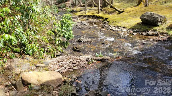 112 Rainbow Trout RD, Burnsville, NC 28714