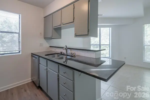 8216 Cedar Glen DR, Charlotte, NC 28212