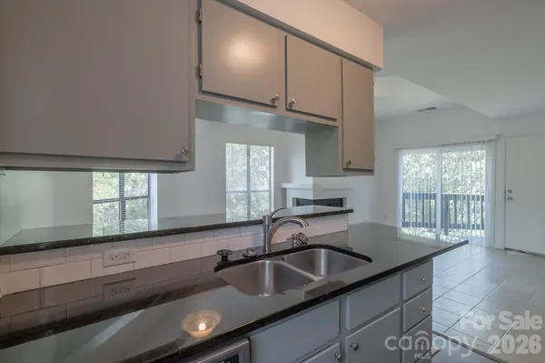 8216 Cedar Glen DR, Charlotte, NC 28212