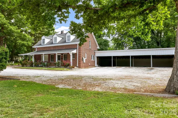 1518 Greenville HWY, Hendersonville, NC 28792