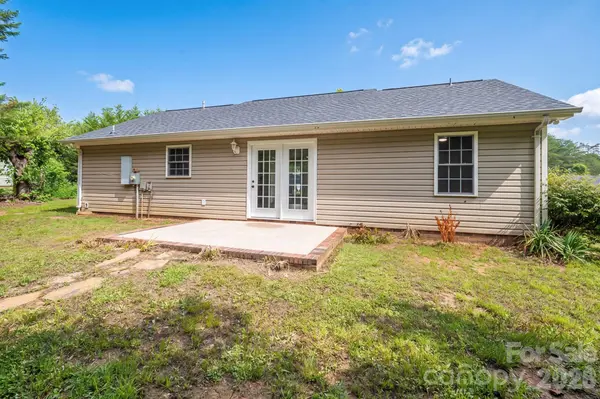 304 Springhill LN, Maiden, NC 28650