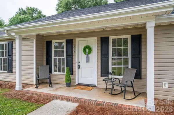 304 Springhill LN, Maiden, NC 28650