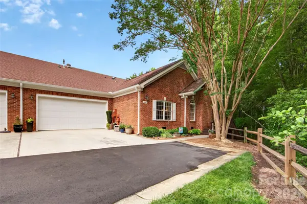 8847 Grand Oak DR, Charlotte, NC 28277