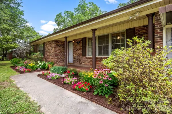 2829 Bettis RD, Grover, NC 28073